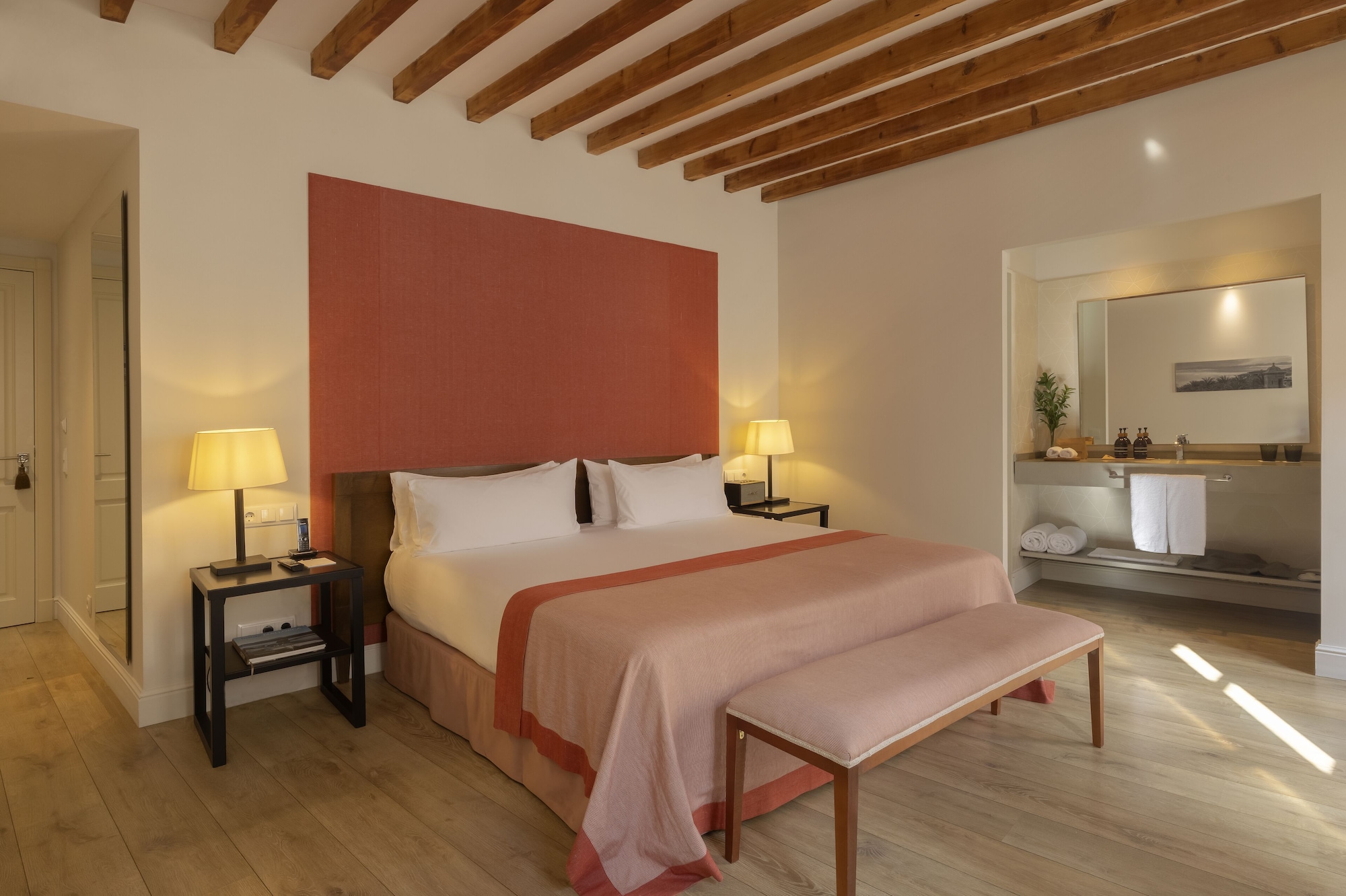 DELUXE, DOUBLE BED