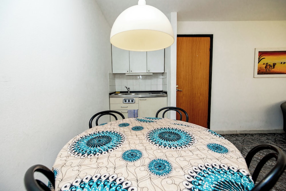 Bungalow Beach Hotel 27/58