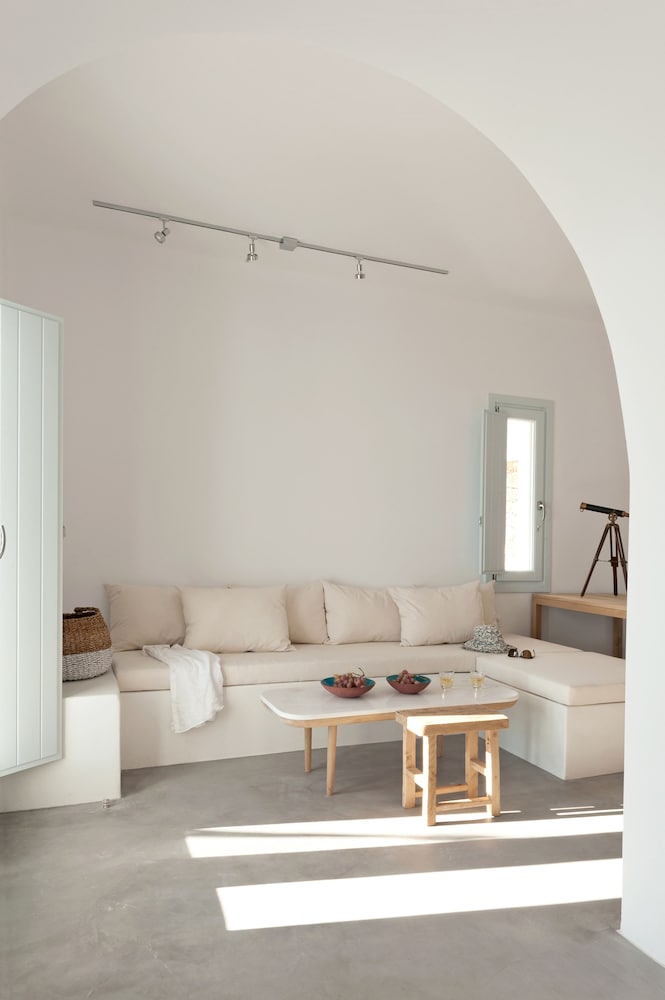SANTORINI HEIGHTS 29/50