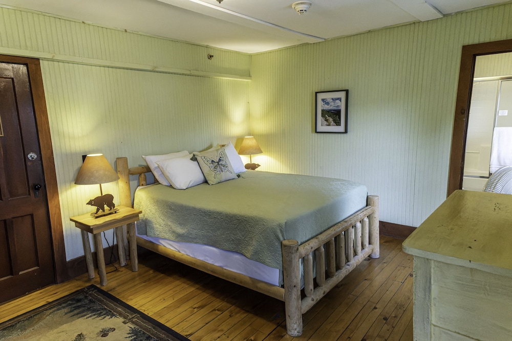 The Woods Inn 24/61