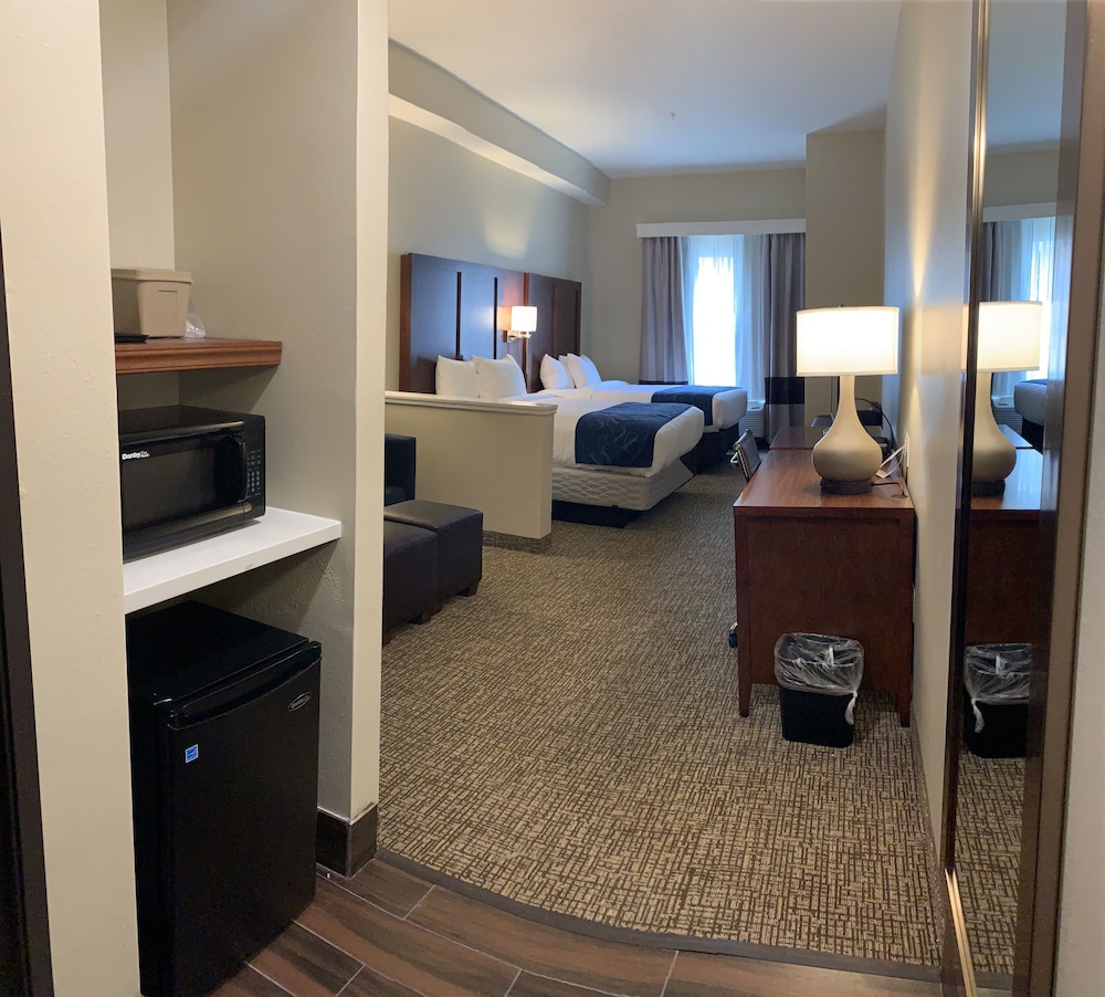 Comfort Suites Daytona Beach-Speedway 24/35