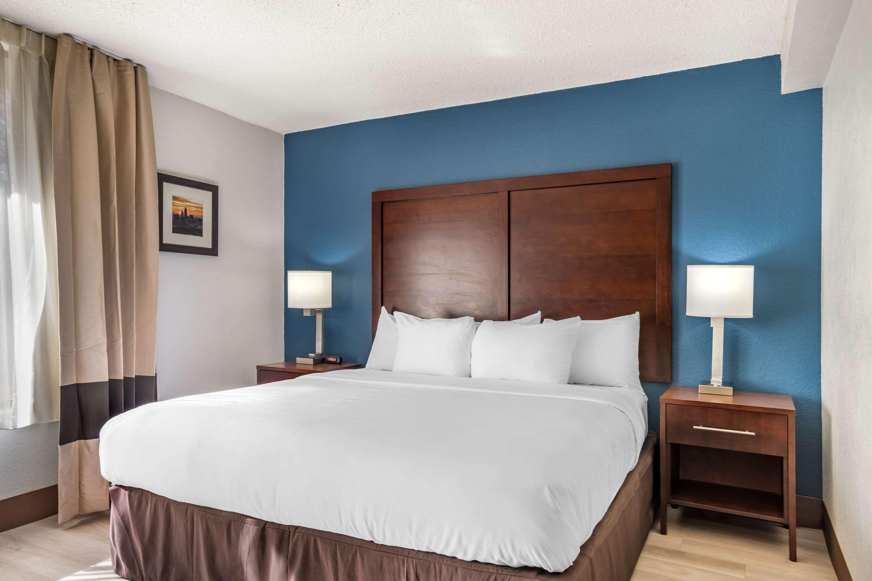 UPGRADE, SUITE, KING BED