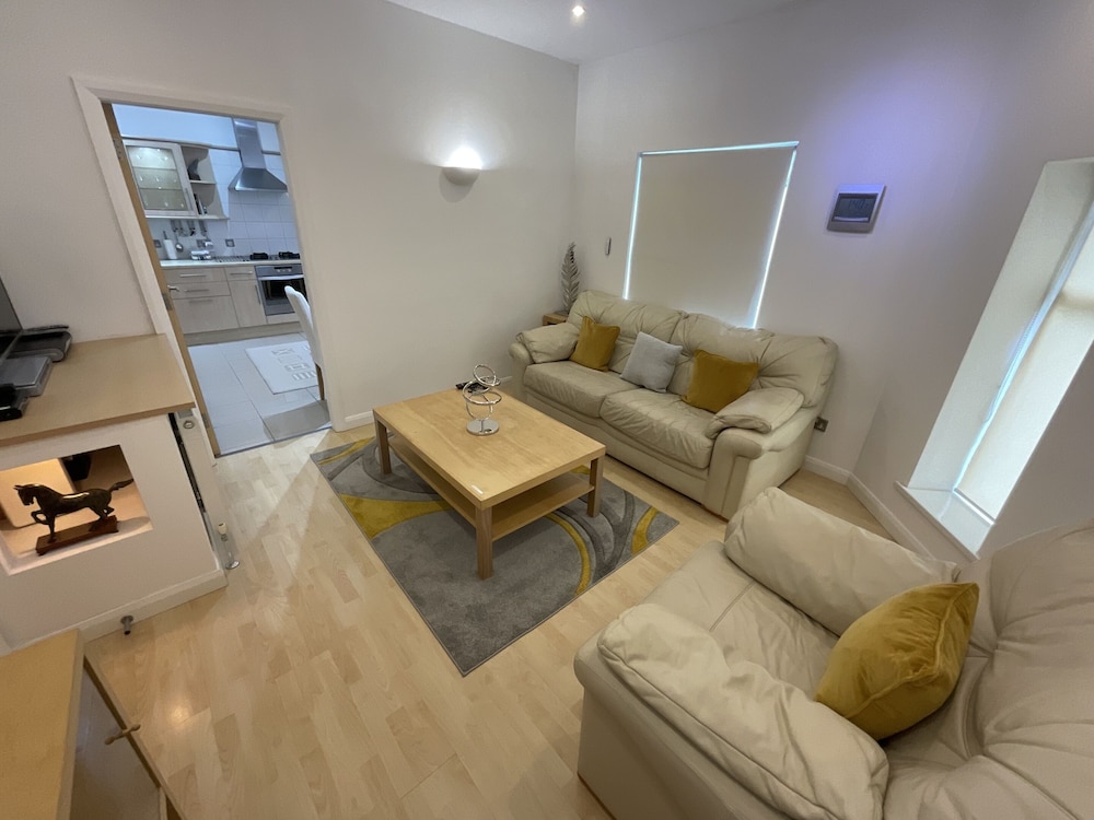 Earle House Serviced Apartments 31/50