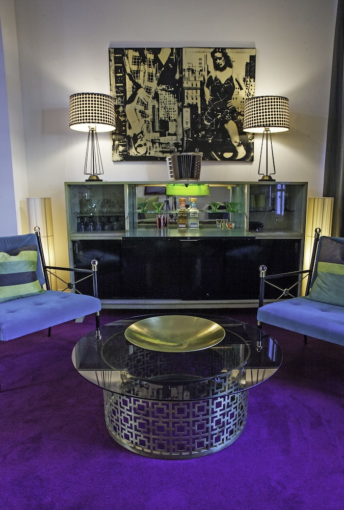 Zey Hotel 4/40