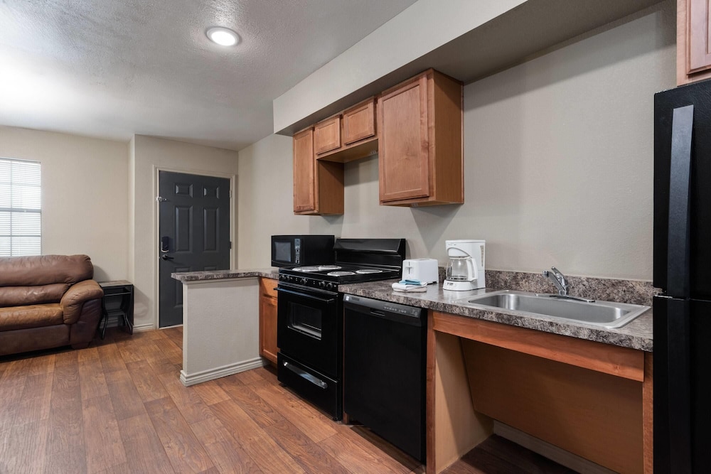 Eagles Den Suites Big Spring a Travelodge by Wyndham 24/34