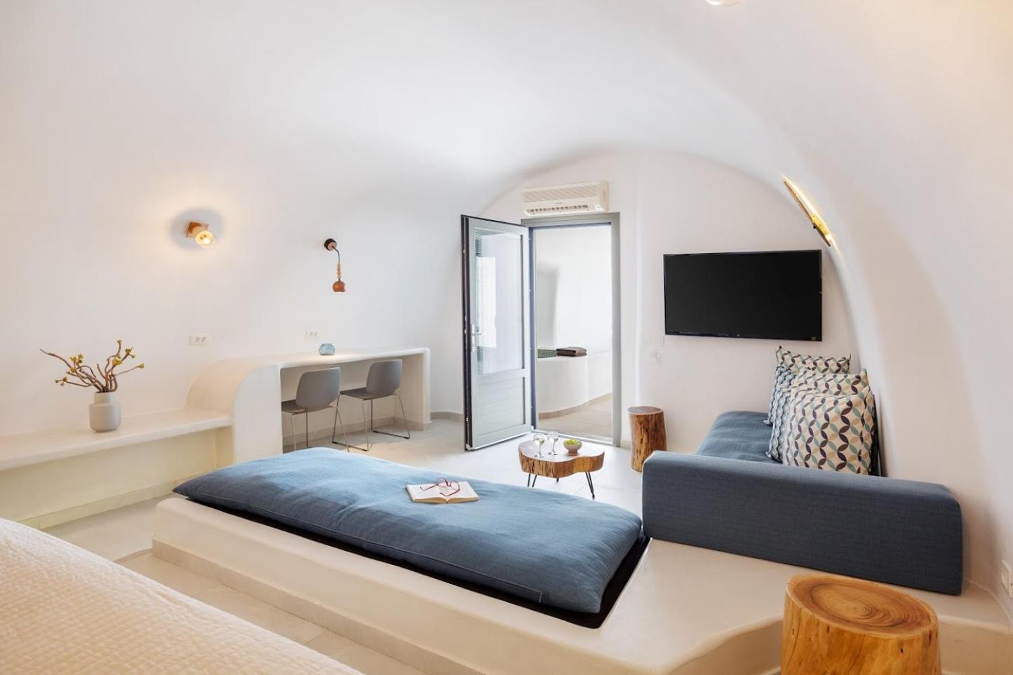 Cave, Grand, Suite, Outdoor Jetted Tub