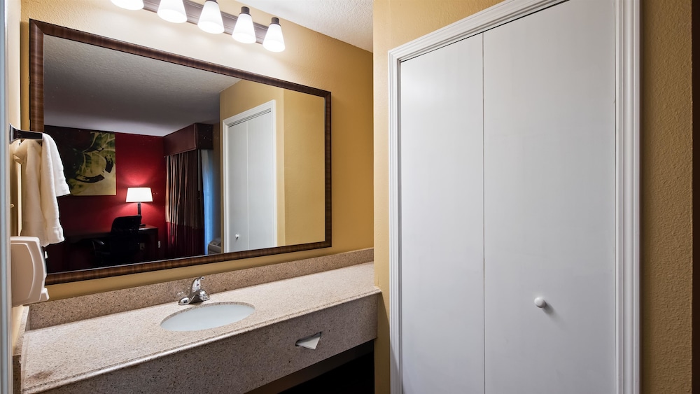 SureStay Plus by Best Western San Antonio Fiesta Inn 20/38