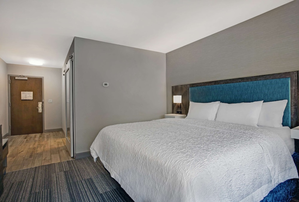 Hampton Inn Westfield 10/45