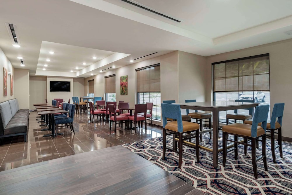 Comfort Inn and Suites Downtown near University 21/29