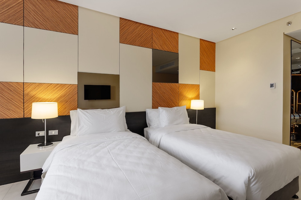 Summit Hotel Tacloban 24/63