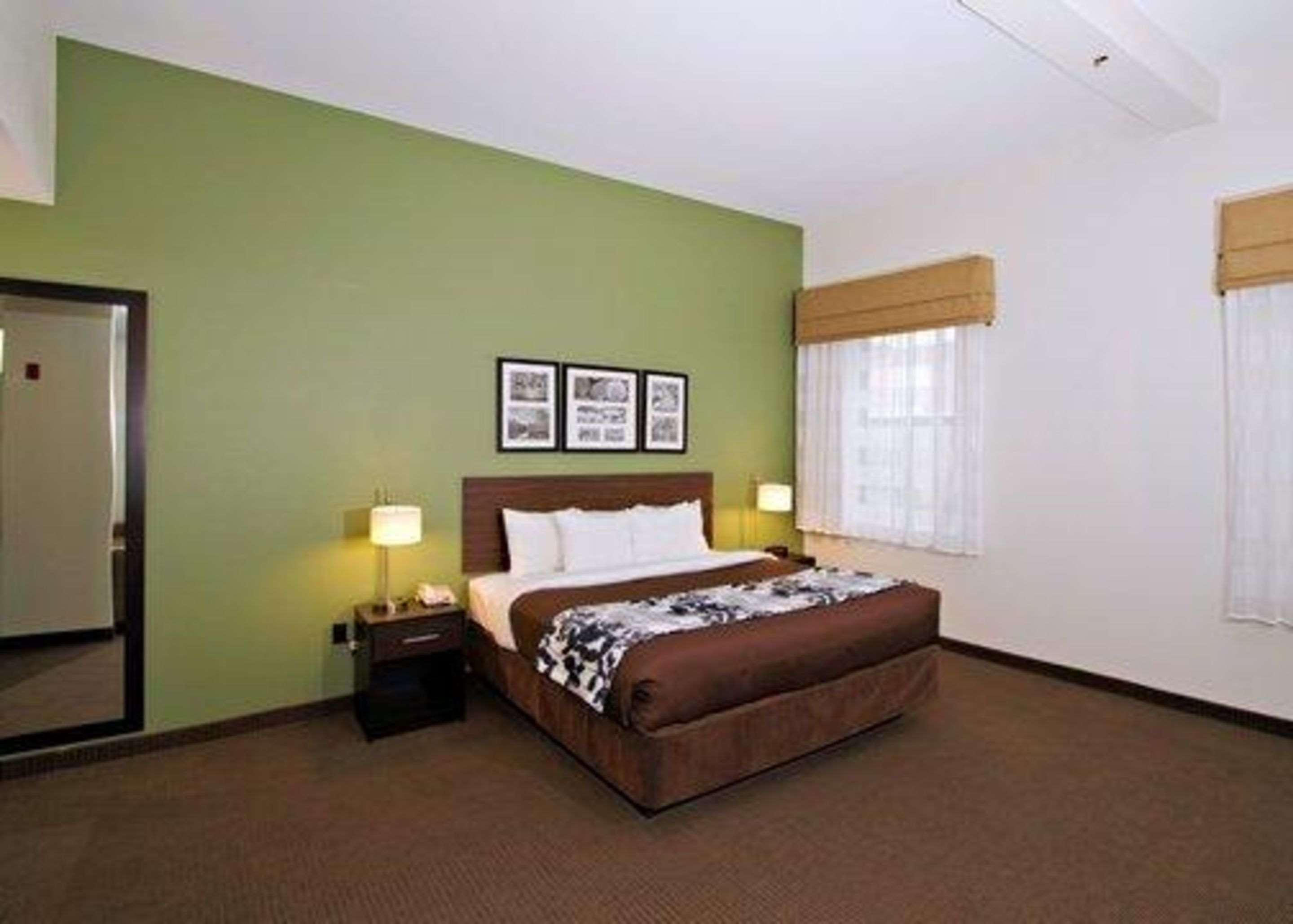 Sleep Inn & Suites Downtown Inner Harbor 4/30