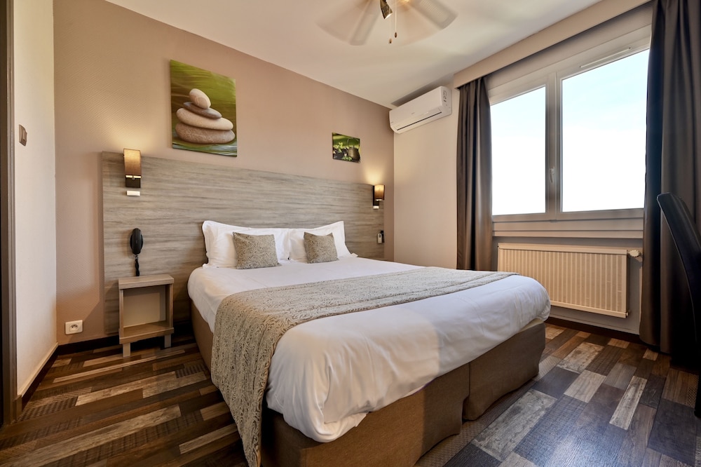 COMFORT, DOUBLE OR TWIN BED, PRIVATE BATHROOM