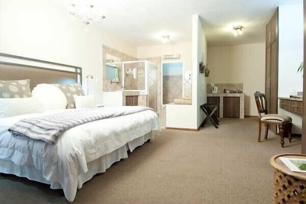 Honeymoon, King Bed, Lagoon View