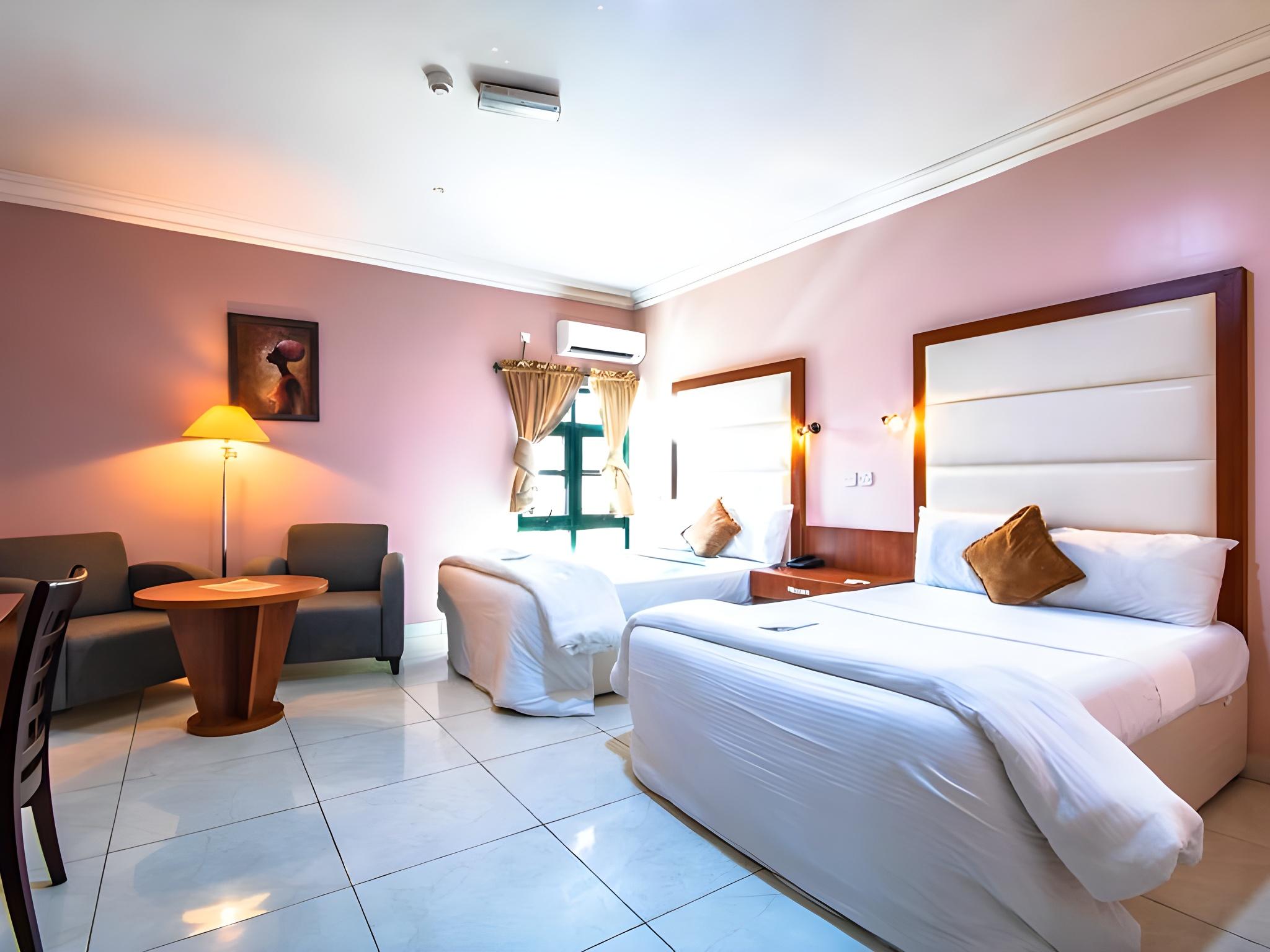 ROOM, TWIN BEDS