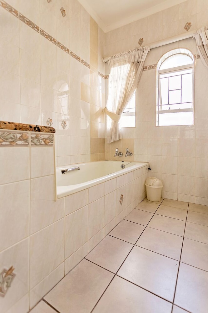 Bay Tree Guest House 14/28