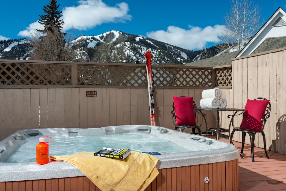 Tamarack Lodge 29/54