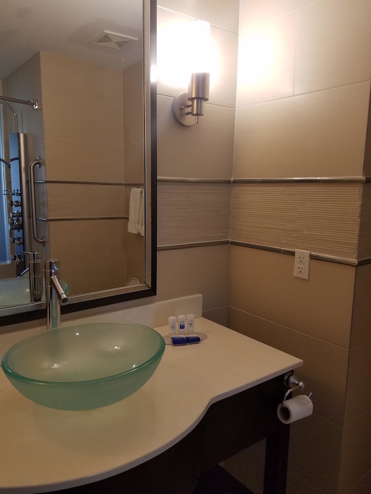 Best Western Plus Flowood Inn & Suites 20/39