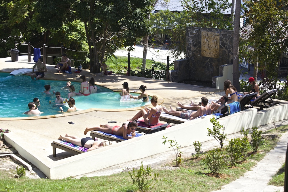 Shiralea Backpackers Resort 11/70
