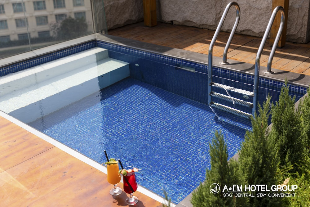 A&Em Art Hotel 8/66