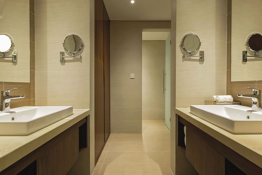 Maximilan Danang Beach Hotel 45/48
