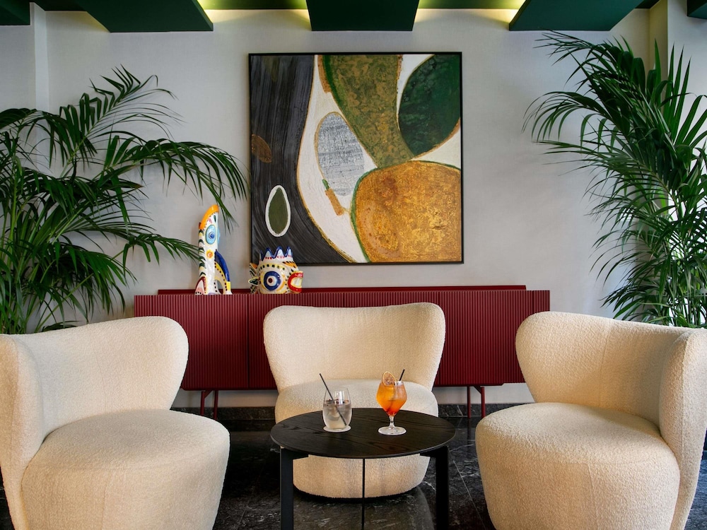 Mercure Larnaca Finikoudes Beach 44/60