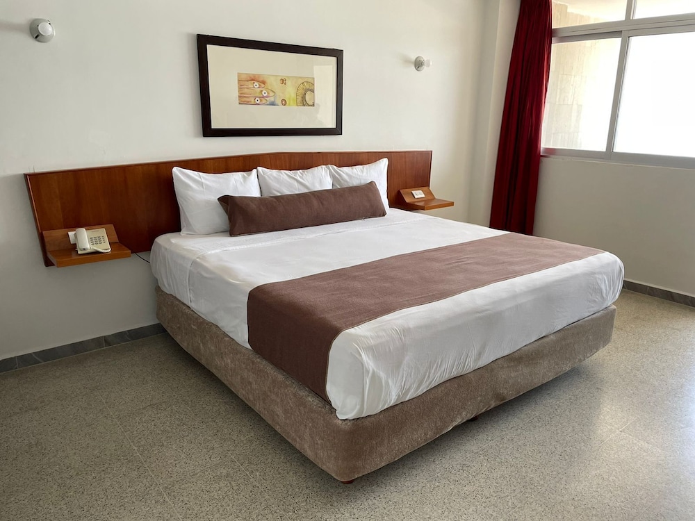 Hotel Royalty 22/64