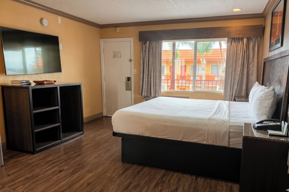 غرفة بسرير كينج، Om Park Inn and Suites El Cajon near San Diego 5/10