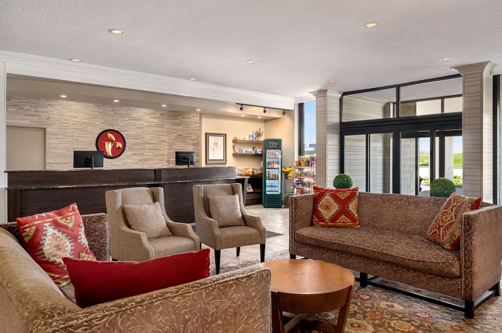 Ramada By Wyndham Cornwall 56/71