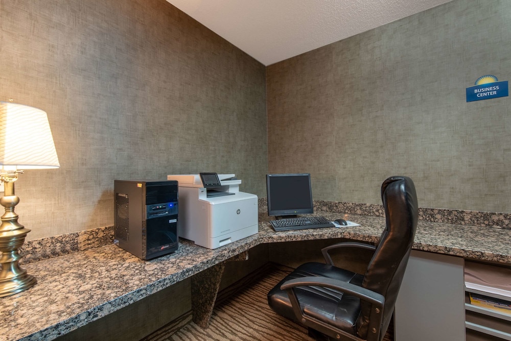 Days Inn by Wyndham Mitchell SD 26/36