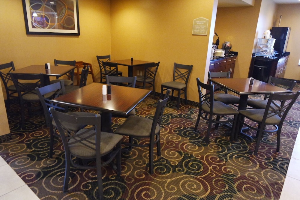 Cobblestone Inn & Suites - Harper 20/28