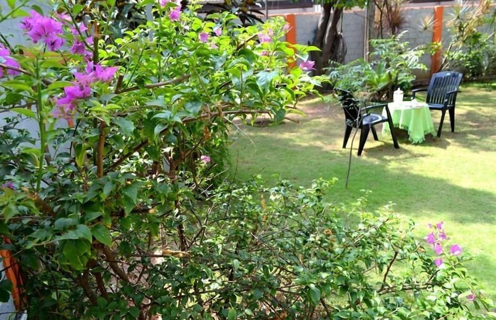 Sugandi Inn 31/40