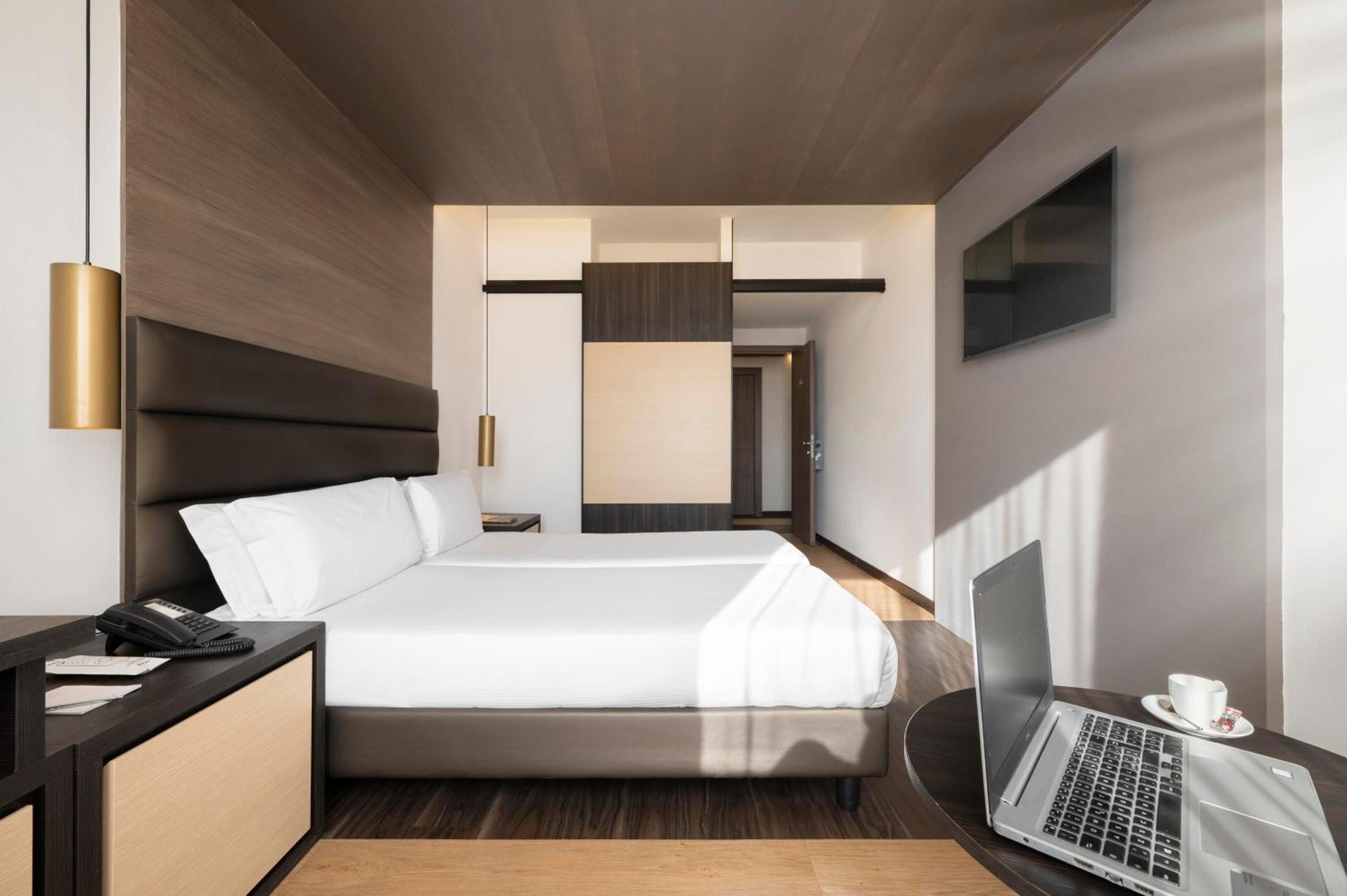 غرفة كلاسيكية بسرير كوين، Warmthotel 8/10