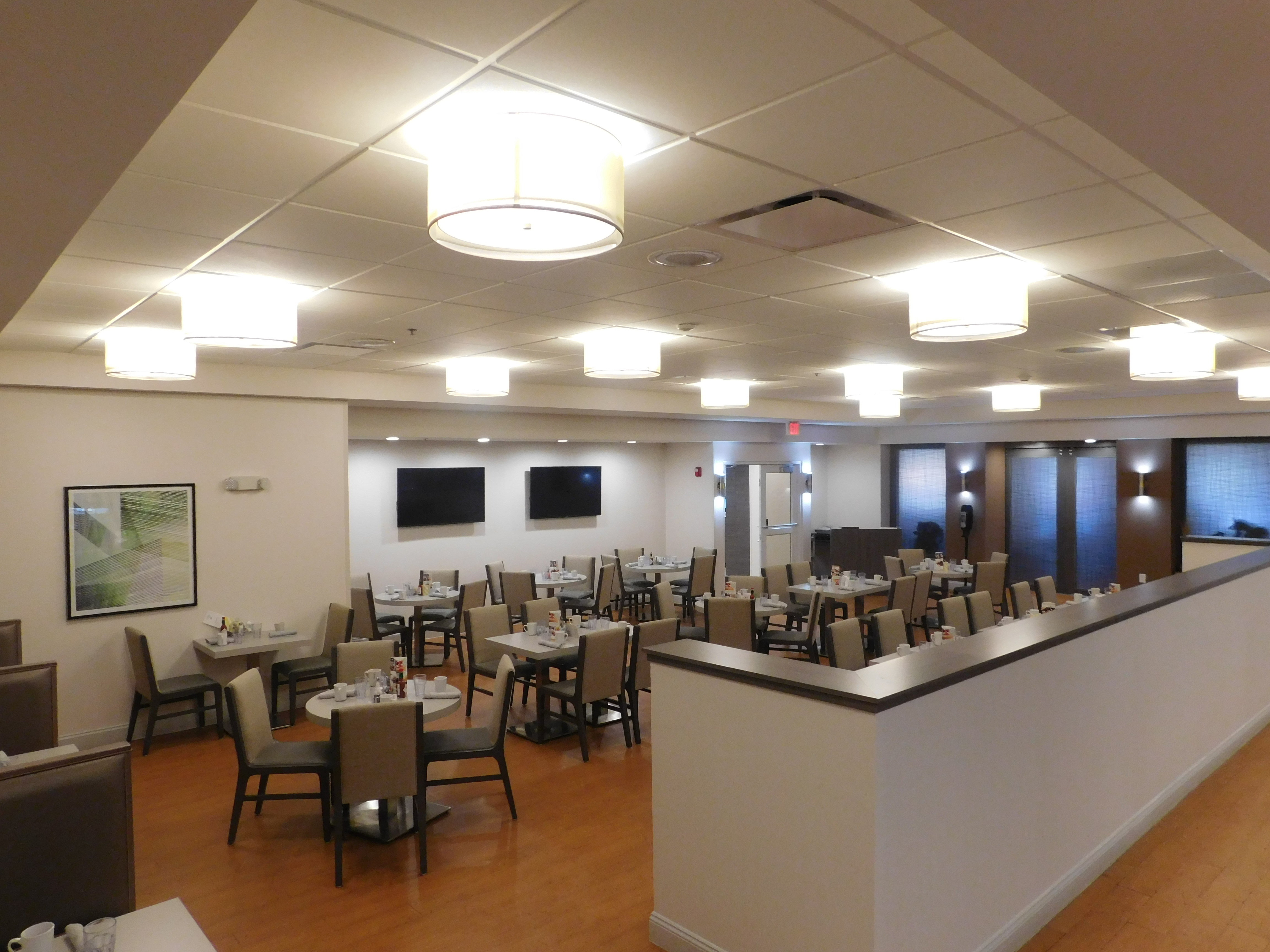 Holiday Inn Hotel and Suites Rochester Marketplace 58/64