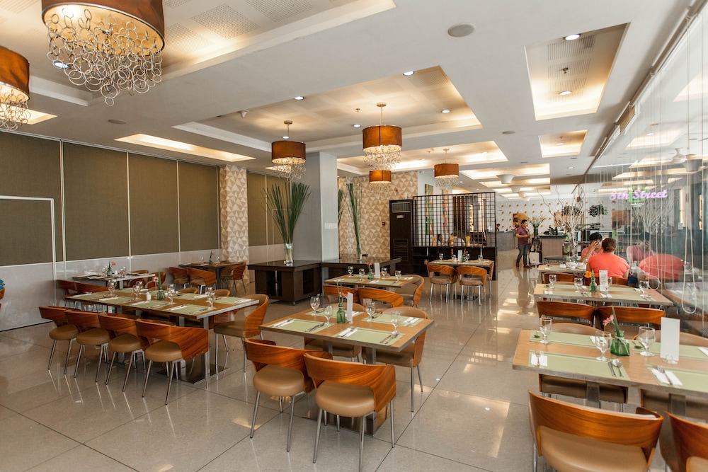 Diamond Suites and Residences 27/38