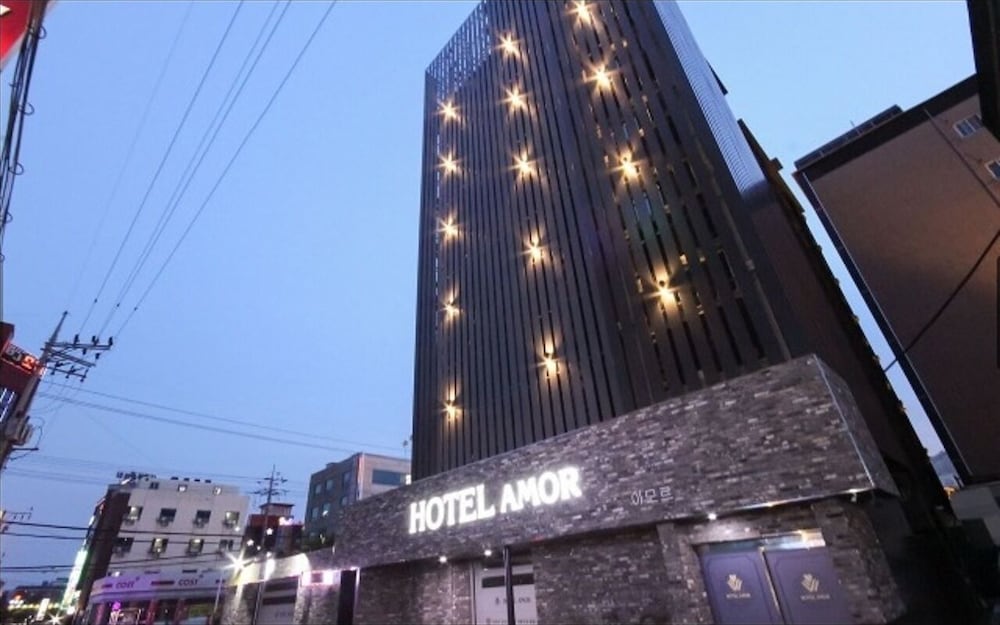 Color M Motel 4/85