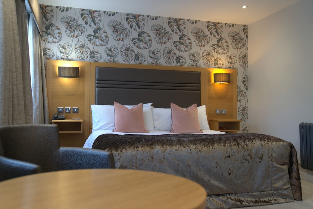 Briar Court Hotel 35/70