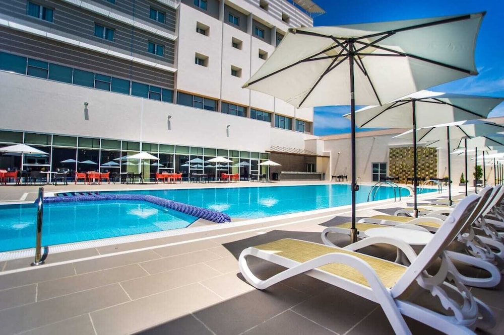 Golden Tulip Le Diplomate Cotonou 38/72