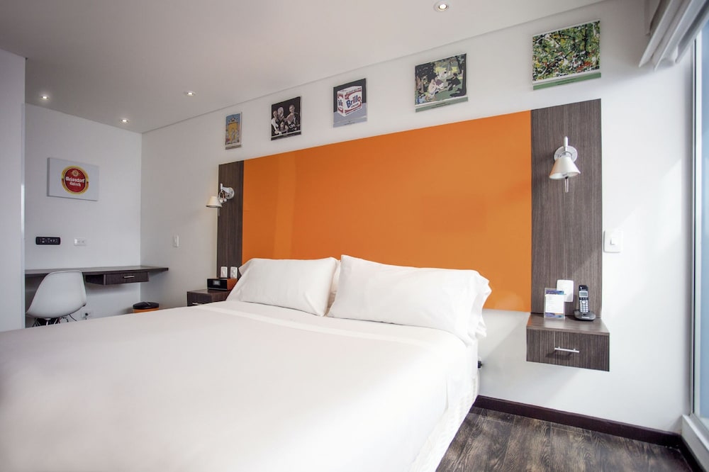 104 Art Suites 21/62