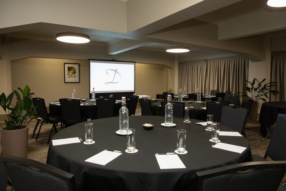 Distinction Dunedin Hotel 57/65