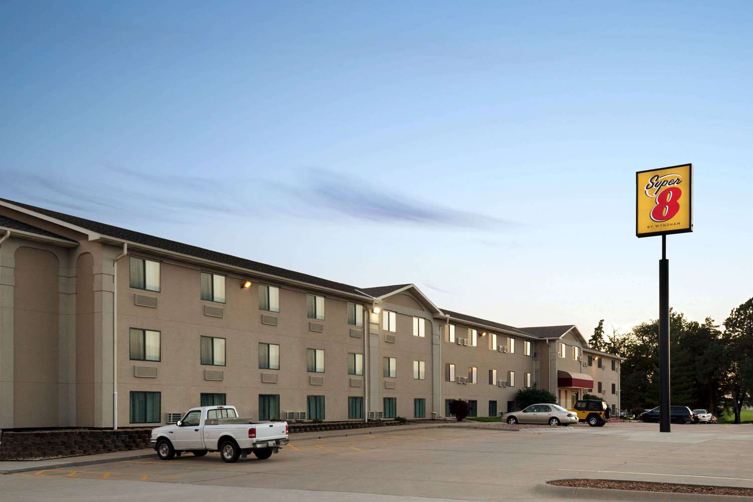 Super 8 by Wyndham Lincoln North 24/32