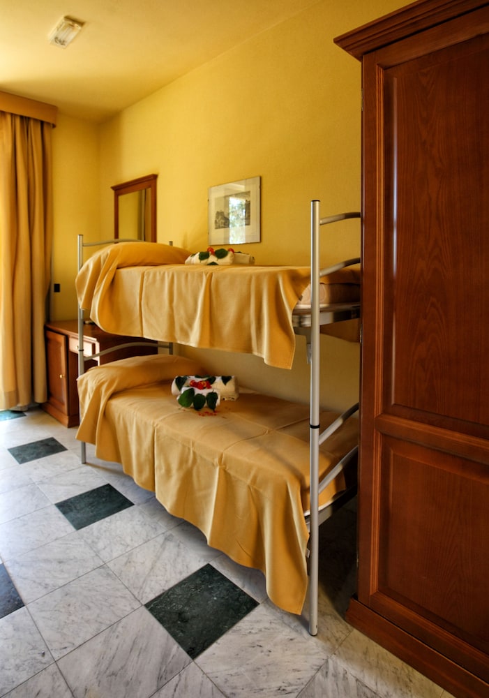 Marina Del Marchese Beach Resort 39/62