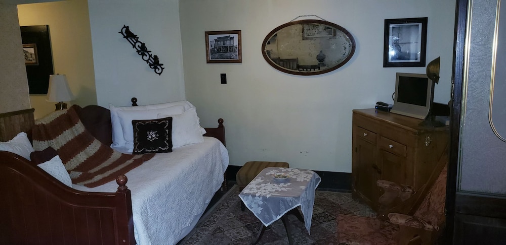 Alaska Heritage House 19/74