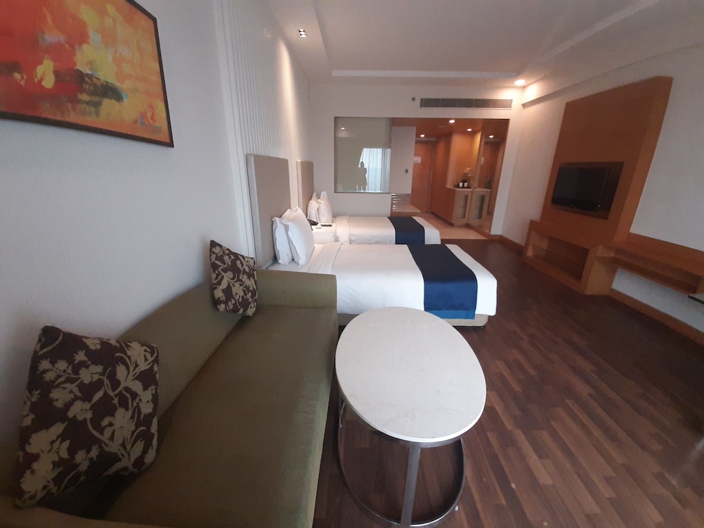 HOLIDAY INN AMRITSAR RANJIT AVENUE 28/44