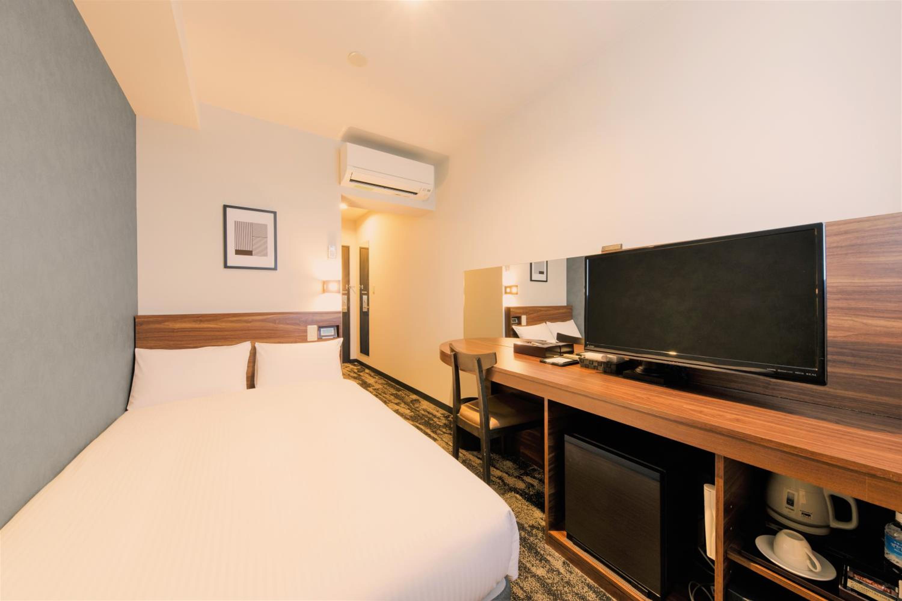 Semi Room, Semi Double Bed