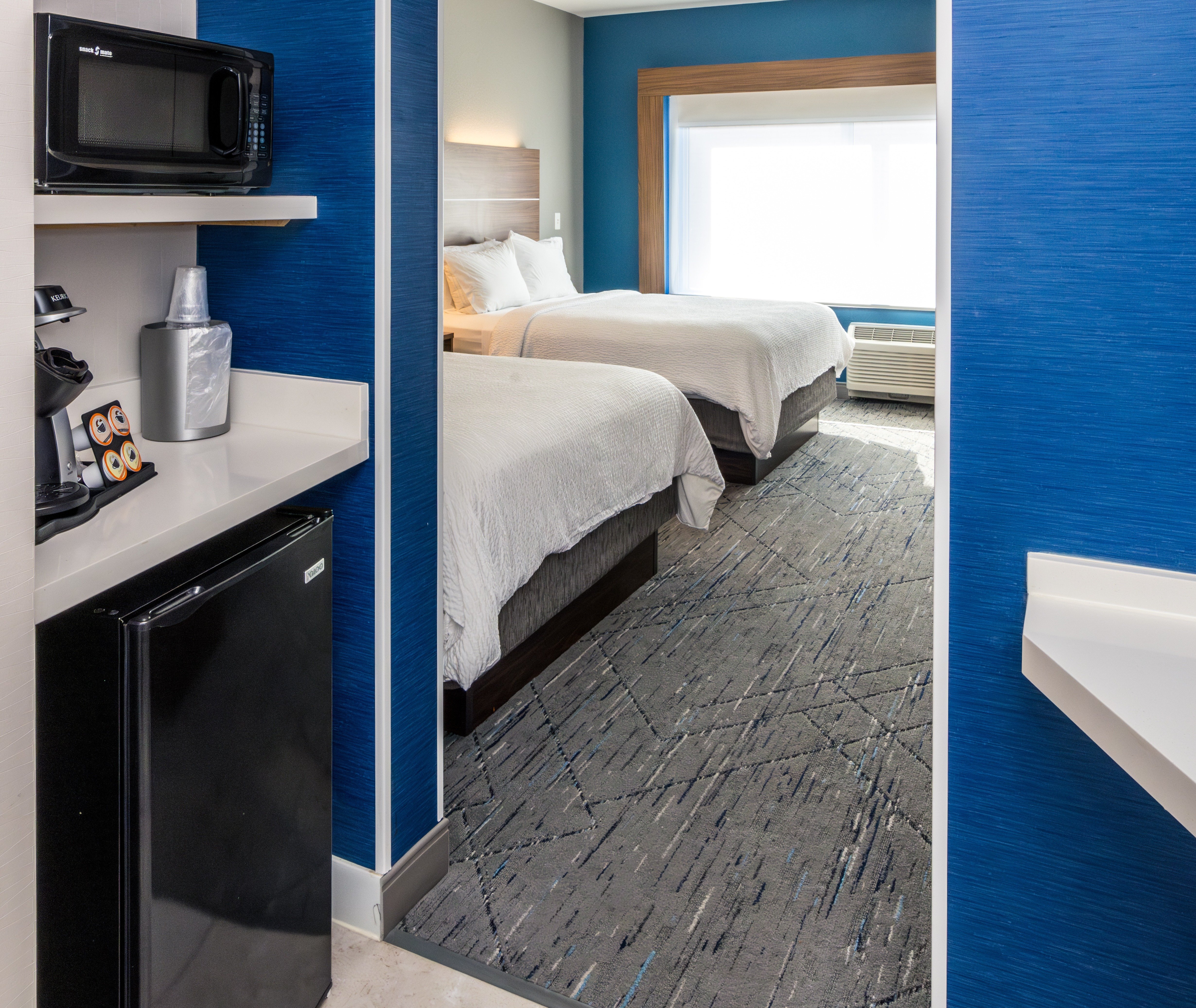 Holiday Inn Express And Suites Louisville Downtown 70/71
