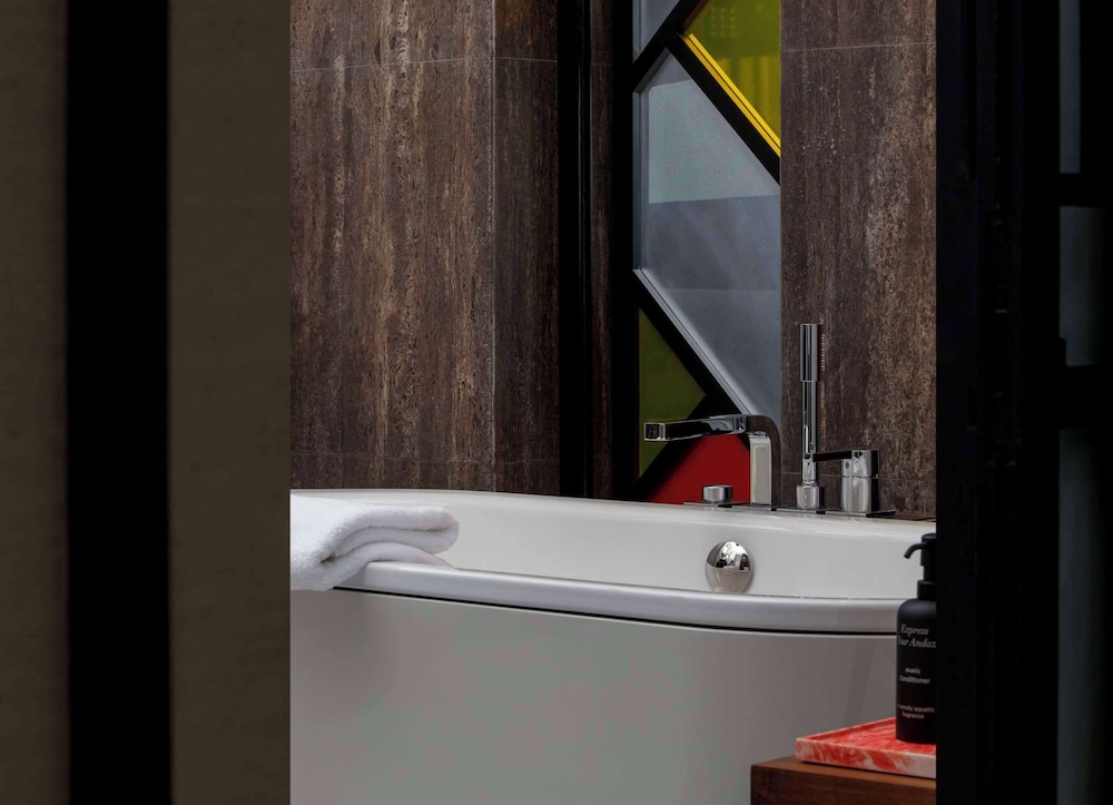 جناح جونيور بسرير كينج بإطلالة على الفناء، Andaz Dubai The Palm by Hyatt 3/3