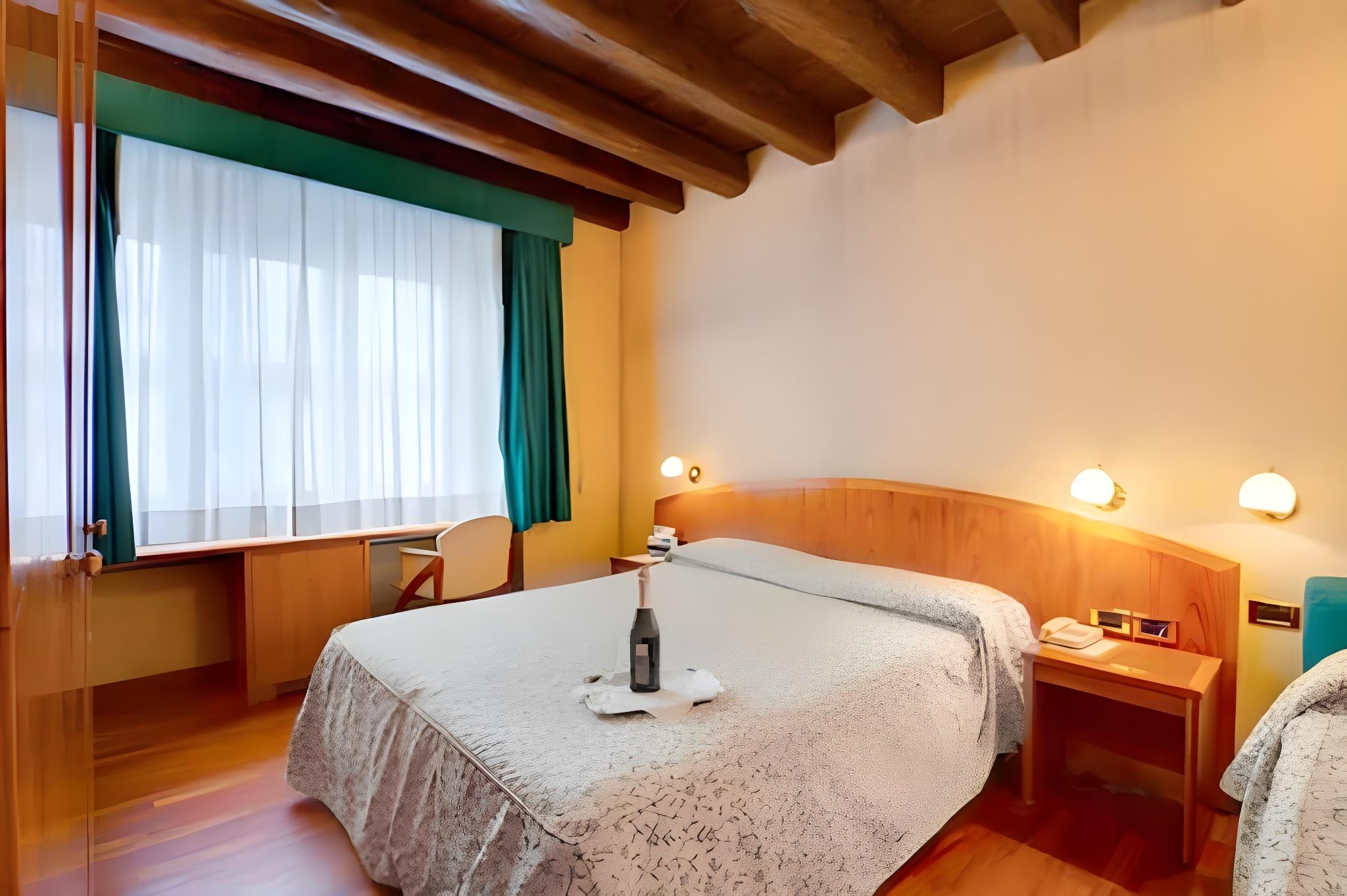 Room, Double or Twin Bed