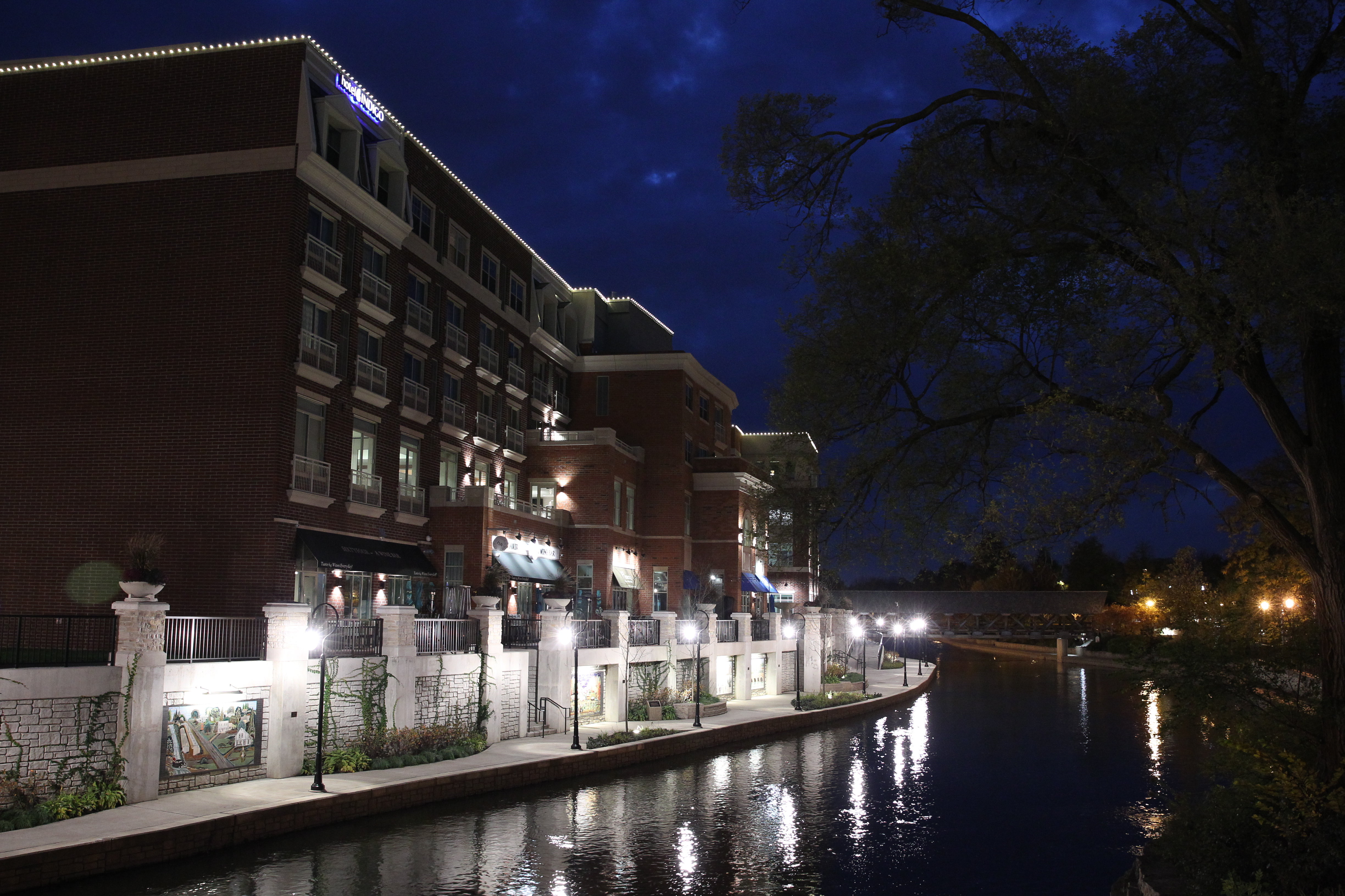 HOTEL INDIGO NAPERVILLE RIVERWALK 4/78