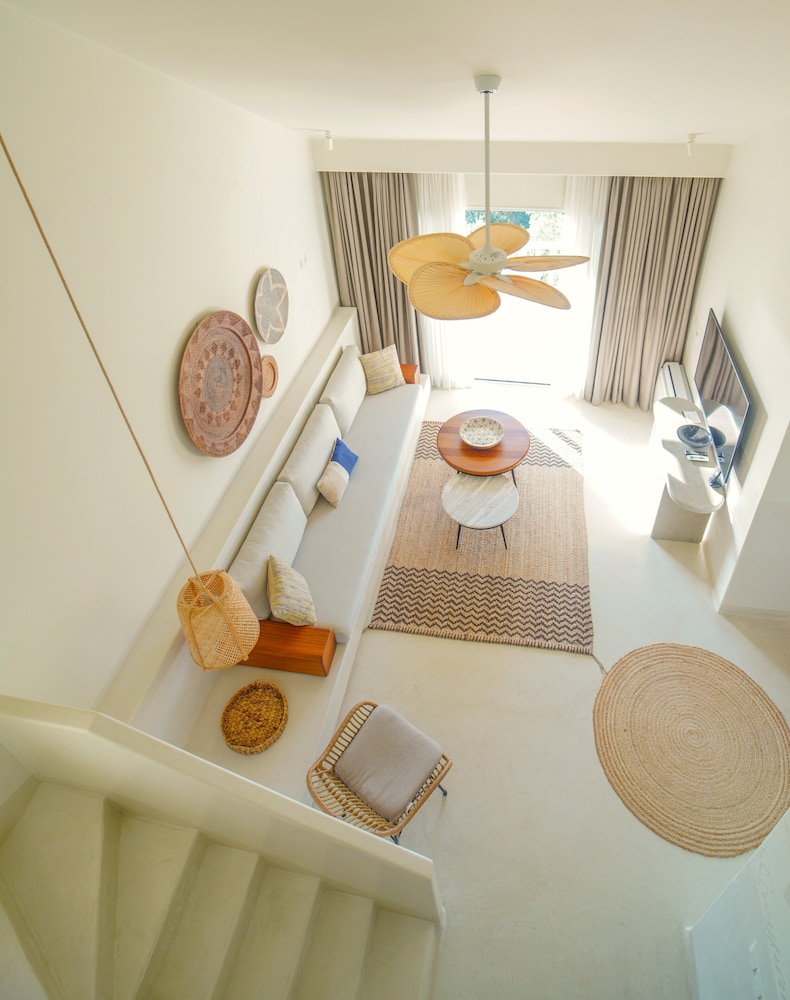 Pilos Suites 16/50