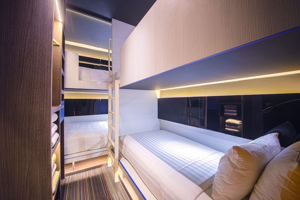 CUBE Family Boutique Capsule Hotel at Chinatown 23/66
